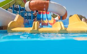 منتجع هيلتون الغردقة لونج بيتش